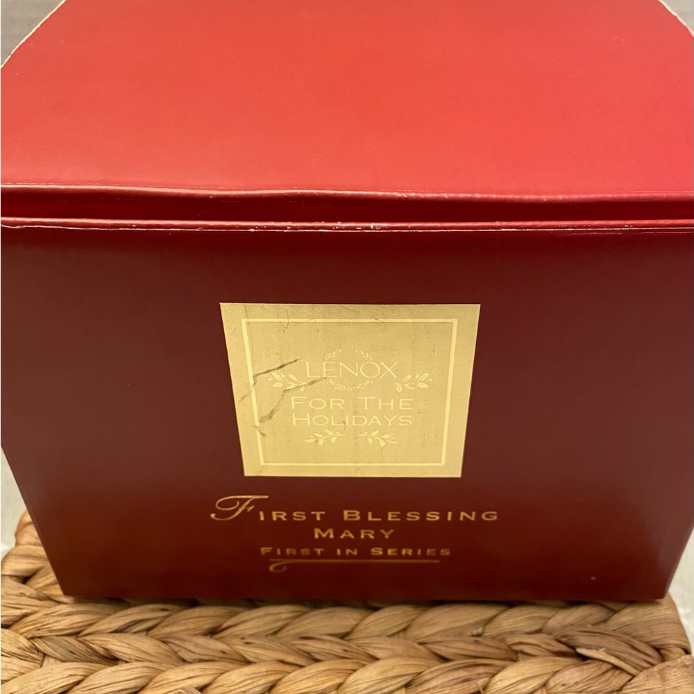 Lenox Mary First Blessing Nativity w/ Original Box and Styrofoam Case - Picture 11 of 12